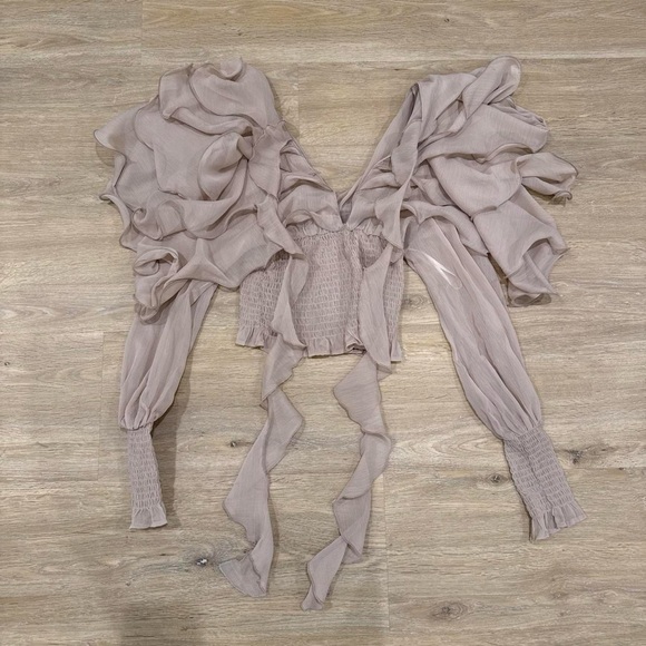 NWT Commense Elegant Nude Ruffled Women's Top Small - Picture 3 of 7